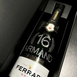 Vin spumant Ferrari cadou pentru zile de nastere personalizat cu cristale Swarovski